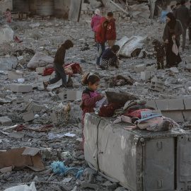 Imagen de los destrozos causados por el bombardeo israelí del campo de refugiados de Al-Maghazi, en Deir al-Balah, el pasado 3 de enero de 2025.