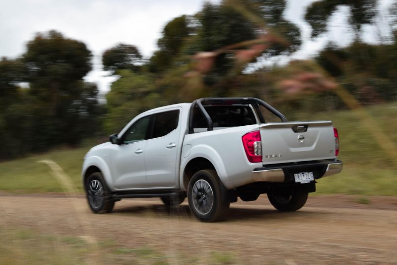 2020 Nissan Navara ST off-road