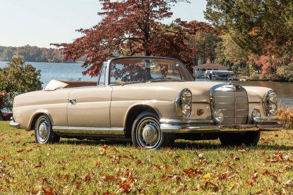 1965 Mercedes-Benz 220SEb Cabriolet 4-Speed