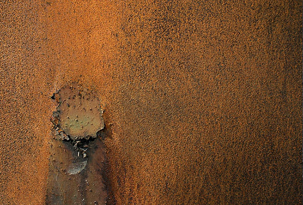 rusty-metal-texture-hole