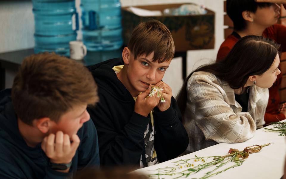 Een deelnemer aan een zomerkamp van Voices of Children.