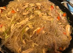 A picture of Pancit Sotanghon.