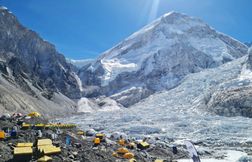 Le nombre de permis pour l’ascension de l’Everest sera désormais limité