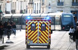 Un homme qui s’était allongé sur les voies du tram tué près de Bordeaux