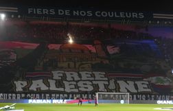 Un énorme tifo en soutien à la Palestine et au Liban au Parc des Princes