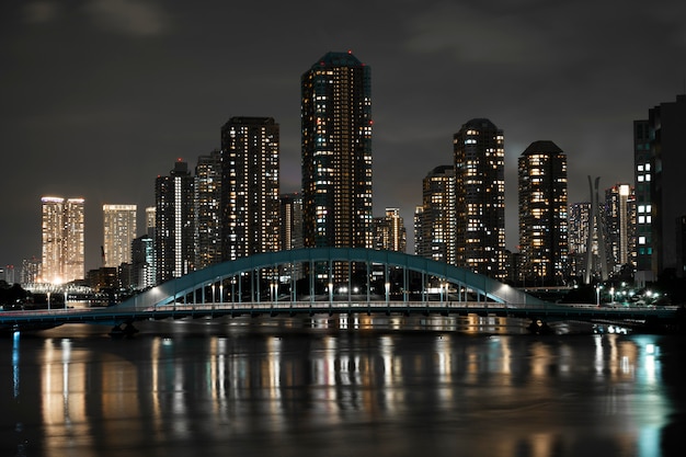 Foto grátis a cidade brilha nas ruas à noite