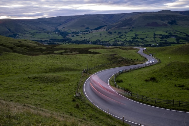 Foto grátis estrada para fora de edale ao pôr do sol