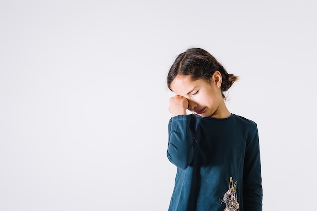 Foto grátis menina, limpando lágrimas