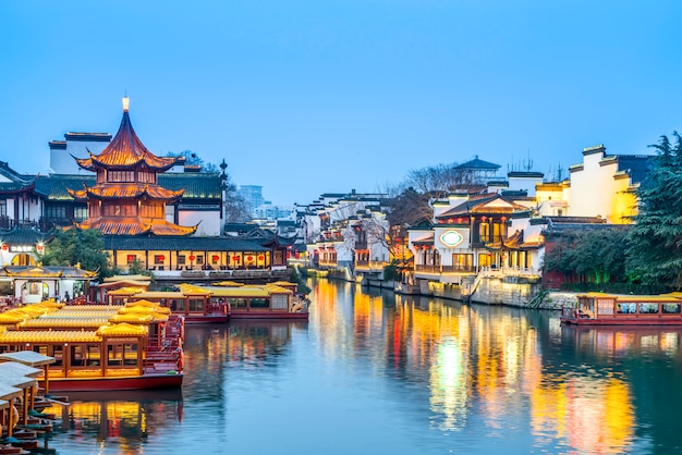 Foto paisagem arquitetônica antiga no rio qinhuai em nanjing