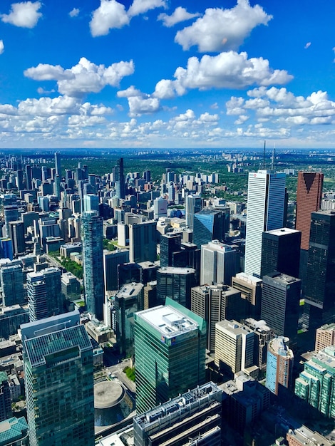 Foto vista de alto ângulo da paisagem urbana contra o céu nublado