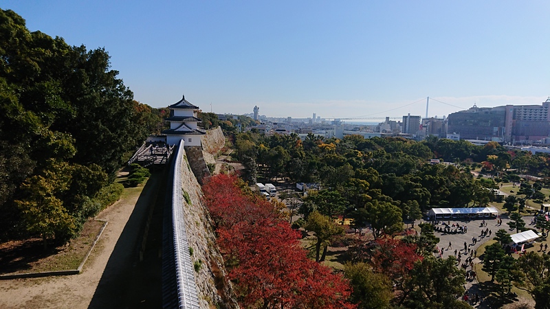 明石海峡大橋を望む