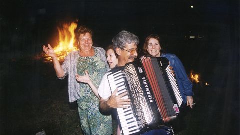 Hogueras de San Xon en Vilagarca no ano 1999.