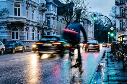 Verletzte Gefühle: Auto und Fahrrad im Stress