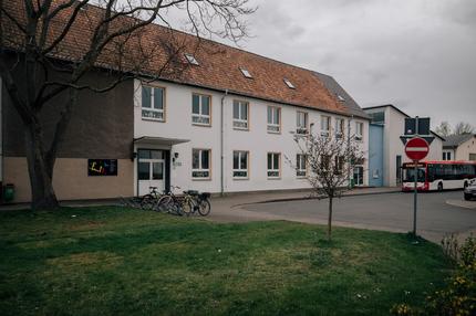 Rechtsextremismus an Schulen: Grund- und Oberschule "Mina Witkojc" in Burg im Spreewald. Fotografiert am 26.04.2023.