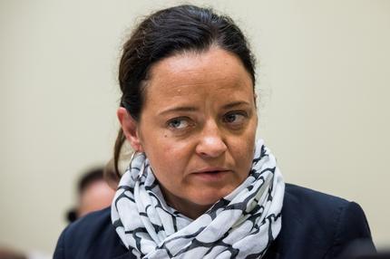 Beate Zschäpe: MUNICH, GERMANY - SEPTEMBER 1: Co-defendant Beate Zschaepe waits for another day of the NSU neo-Nazi murders trial on September 1, 2016 in Munich, Germany. Zschaepe is the chief defendant among five people accused of assisting Mundlos and Boehnhardt in their eight-year murder spree that targeted nine immigrants and one policewoman. (Photo by Joerg Koch/Getty Images)