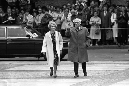 DDR-Vergleiche: Erich Honecker (Staatsratsvorsitzender der DDR) und seine Frau Margot (Ministerin für Volksbildung/beide GDR)