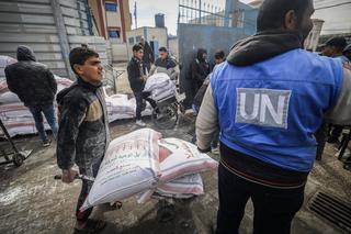 UNRWA: UNRWA-Helfer verteilen Lebensmittel in Rafah im Süden des Gazastreifens.