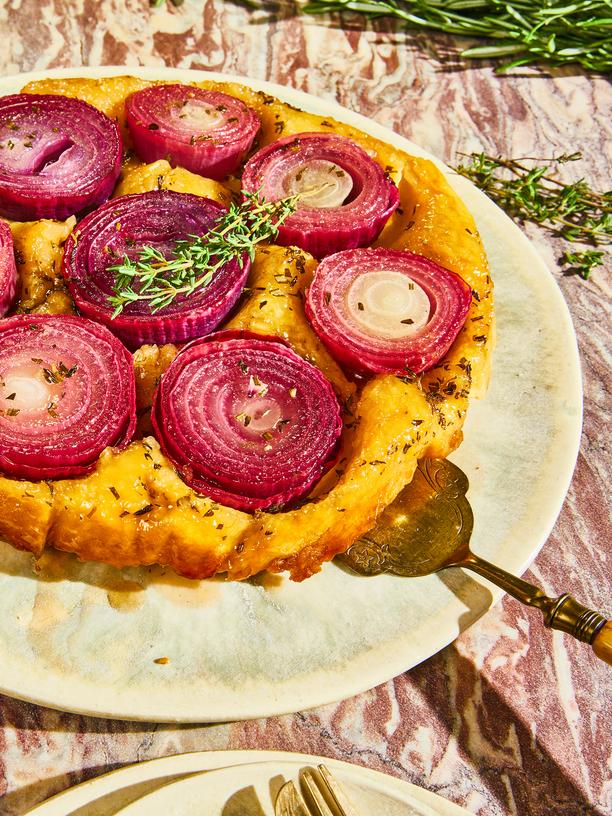 Tarte Tatin mit roten Zwiebeln: Über Kopf gebacken, Hals über Kopf verliebt