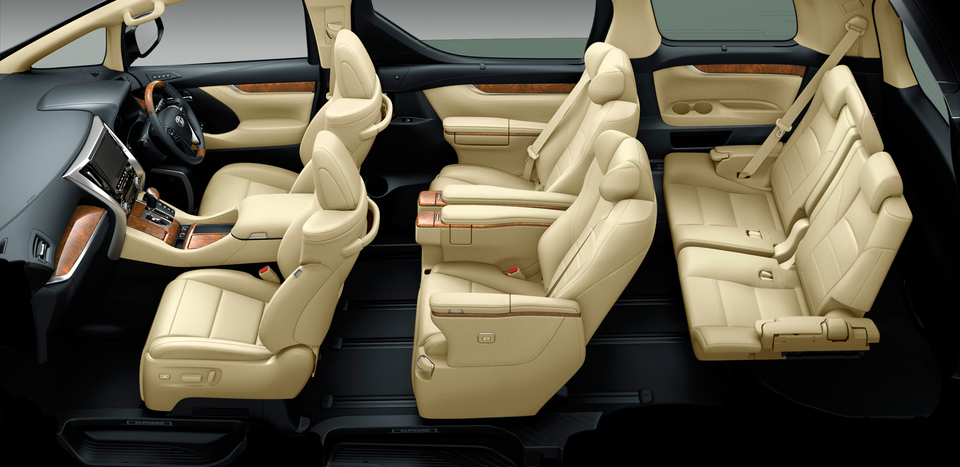 Interior New Alphard 2015 yang oleh Toyota disebut executive lounge.