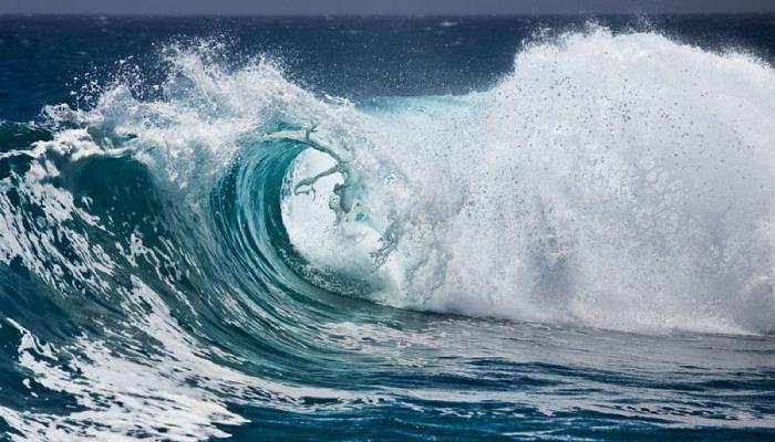 BMKG : Gelombang Tinggi di Pantai Anyer Banten Terjadi ...