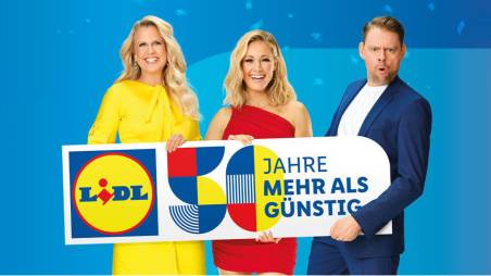 Barbara Schöneberger, Max Giermann und Helene Fischer feiern 50 Jahre Lidl.