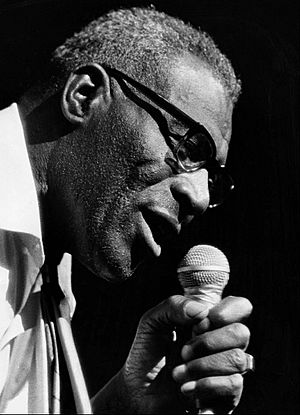 Howlin' Wolf singing in 1972