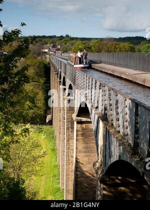 Narrowboat crossing the World Heritage Site of the Pontcysyllte Aqueduct carrying the Llangollen Canal over the River Dee valley near Trevor in North Stock Photo