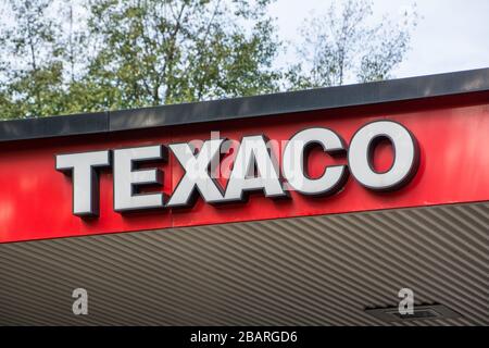 Texaco service filling station logo in east London. An American chain of fuel stations with branches across the UK Stock Photo