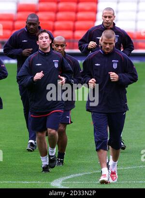 England's David Beckham (front right), Robbie Fowler (front left), Trevor Sinclair, Emile Heskey (back left) and Rio Ferdinand (back right) during training at Old Trafford, Manchester. England play Greece in the final game of the World Cup group nine qualifier. Stock Photo