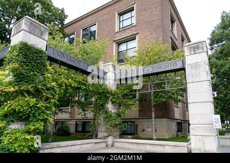 University of Toronto sign at St. George Campus in Toronto Stock Photo