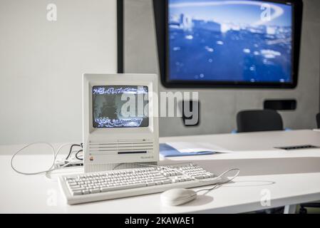 Macintosh SE FDHD, release date August 1989, exhibited at MacPaw's Ukrainian Apple Museum in Kiev, Ukraine on January 26, 2017. Ukrainian developer MacPaw has opened Apple hardware museum at the company’s office in Kiev. The collection has more than 70 original Macintosh models dated from 1981 to 2017. (Photo by Oleksandr Rupeta/NurPhoto) Stock Photo