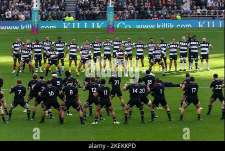 London, England, 13th November 2022, Rugby Union Killik Cup, Barbarians v New Zealand XV, Tottenham Hotspur Stadium, 2022, 13/11/2022 The teams perform the Haka Credit:Paul Harding/Alamy Live News Stock Photo