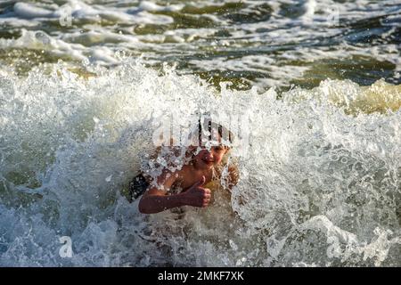 Fischen und schwimmen im Ostsee Stock Photo