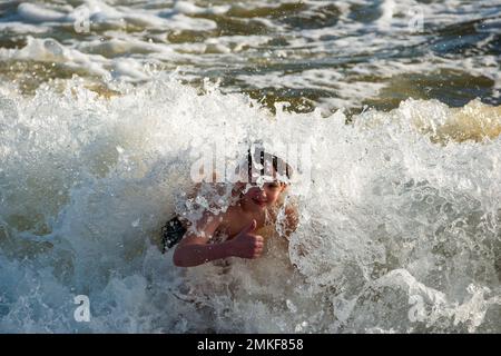 Fischen und schwimmen im Ostsee Stock Photo