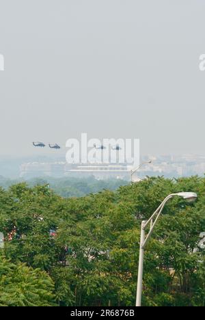 Washington, D.C., USA - June 7, 2023: Four U.S. Army Black Hawk helicopters fly in formation near the Kennedy Center in Washington, D.C., USA, through hazy smoke generated by Canadian wildfires. (Credit Image: ©John M. Chase / Alamy Live News) Stock Photo