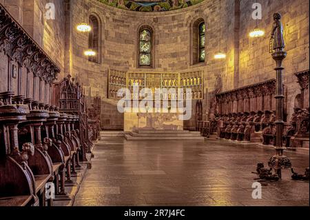 the choir in Lund Cathedral with  altar and the golden altar piece, Lund Sweden, May 22, 2023 Stock Photo