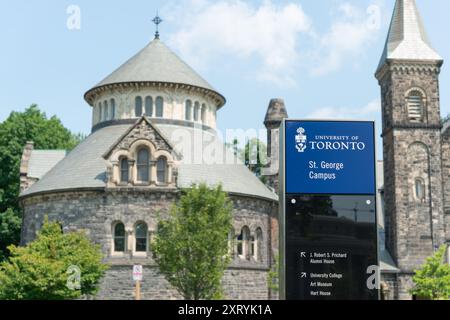 sign and a defocused view of University College or UC on the St George Campus at the University of Toronto (15 King's College Circle) Stock Photo