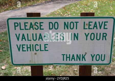 Please do not leave valuables in your vehicle park sign Stock Photo