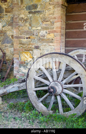 Old wooden Italian Farm, Antique Cart Wheel, San Quirico d' Orcia Tuscany Italy, Europe, EU Stock Photo