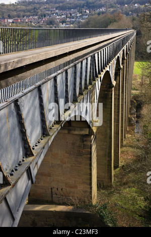 Side view of Pontcysyllte Aqueduct carrying Llangollen Canal by Thomas Telford 1805. Trevor, Wrexham, North Wales, UK, Britain. Stock Photo