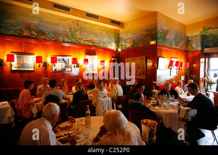 Restaurant Miramar in the Le Vieux Port area considered to make the best Bouillabaisse dish in the city Stock Photo