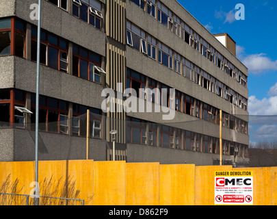 Demolition of old concrete building at King's Mill NHS Hospital Sutton in Ashfield Mansfield Nottinghamshire England UK Stock Photo