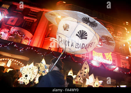 Brighton, Sussex, UK. 21st December, 2015. Thousands of people including local schools take part in the Burning the Clocks winter solstice parade in Brighton tonight . Burning the Clocks is a winter solstice festival that takes place each year in Brighton organised by the Same Sky arts group and was started in 1993  Credit:  Simon Dack/Alamy Live News Stock Photo