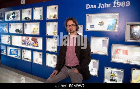 Berlin, Germany. 05th Nov, 2018. Sören Marotz, exhibition director of the GDR Museum, is on the occasion of a preview of the exhibition 'Jahrgang '89 - Die Kinder der Wende' at the GDR Museum in Mitte. The new cabinet exhibition will open on the anniversary of the fall of the Berlin Wall, 09.11.2018. (to 'New Exhibition in Berlin: Born 1989 - The Children of the Fall of the Wall' from 06.11.2018) Credit: Bernd von Jutrczenka/dpa/Alamy Live News Stock Photo