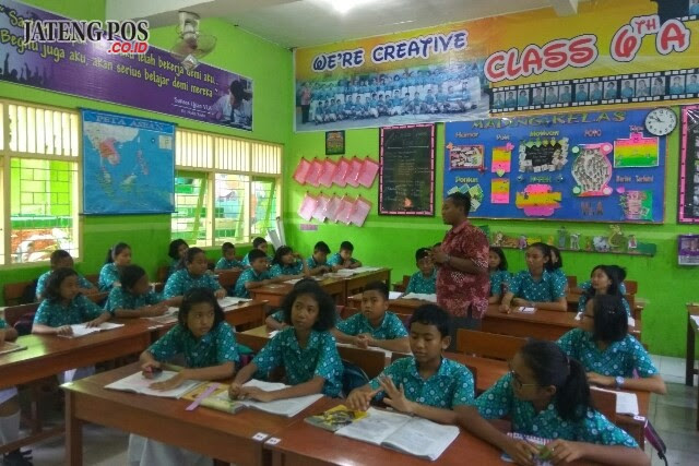 Desain Teras Rumah Sederhana Hiasan  Mading  Kelas 