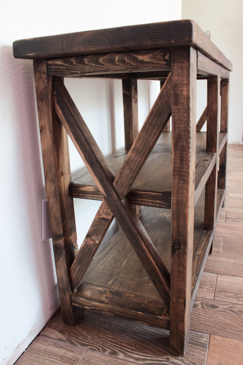 Ana White | Rustic Entryway Table - DIY Projects There's nothing more welcoming than a stunning front entryway.