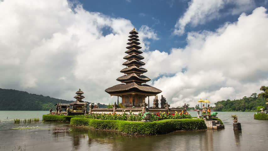  4K  Timelapse Clouds Over The Temple  Pura Ulun Danu Bratan 