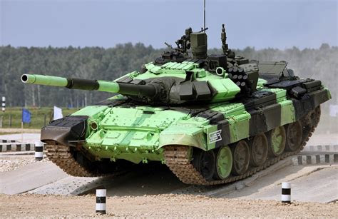 coming   russias army   tanks