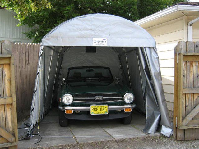 A green car with a license plate that says dg 645