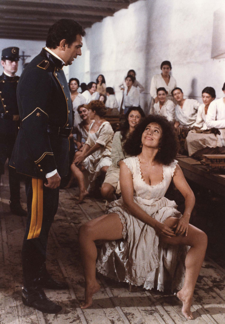 Plácido Domingo and Julia Migenes in Carmen (1984)